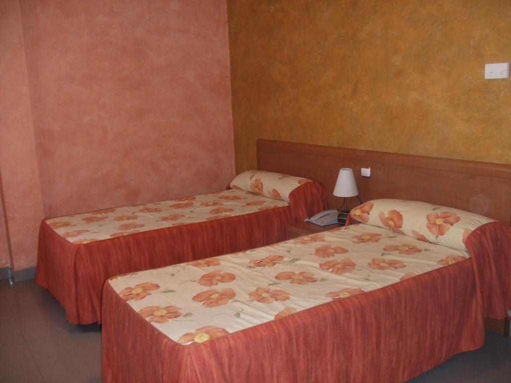 Hotel Vadorrey Roa Exterior photo